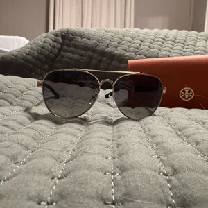 Stylish Gold Aviator Sunglasses